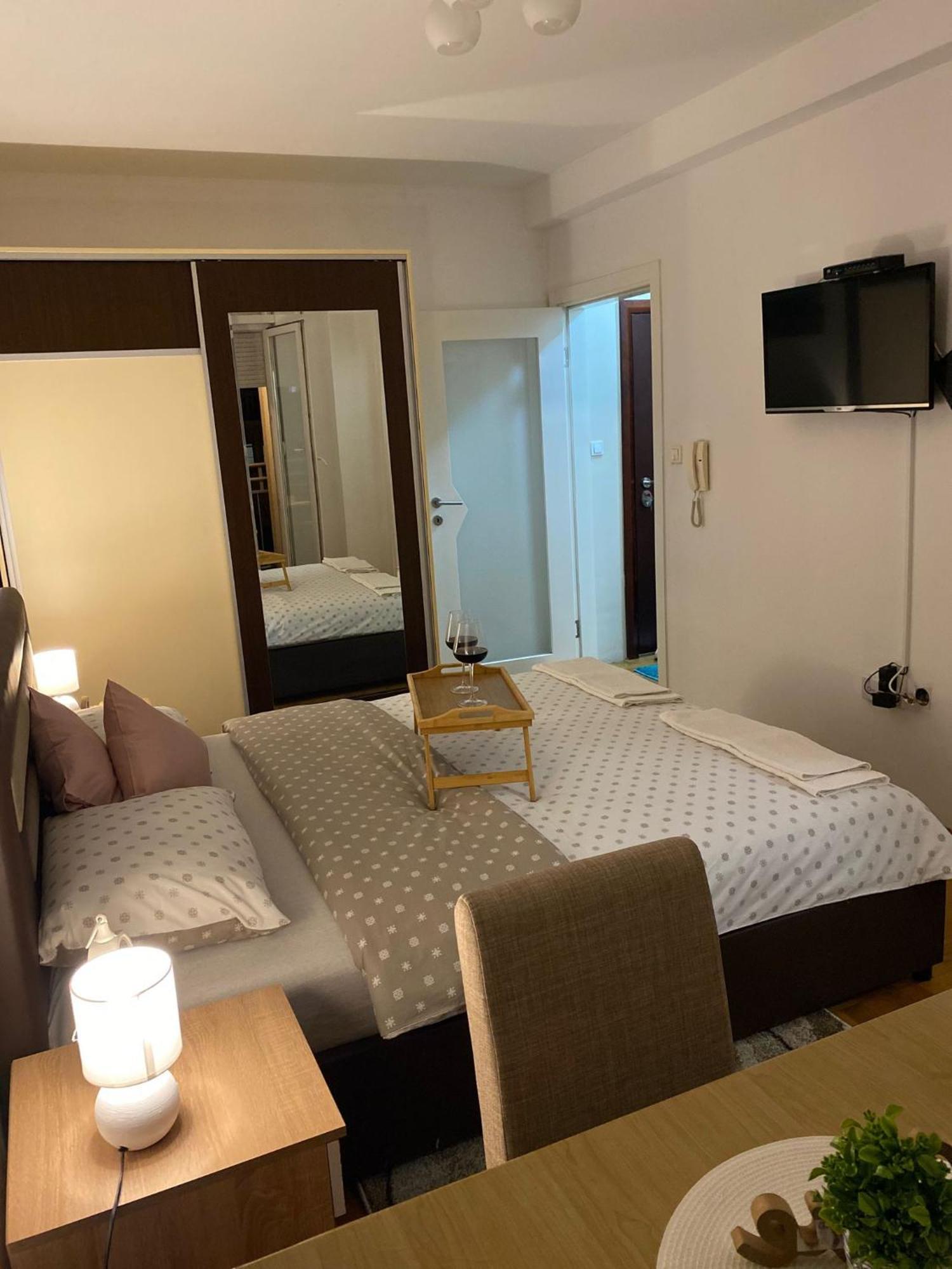 Apartman Ns Dan Centar Нови-Сад Экстерьер фото